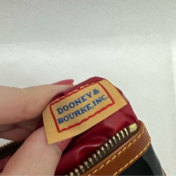 DOONEY AND BOURKE VINTAGE BLACK PATENT LEATHER CARD POUCH - Picture 10 of 10